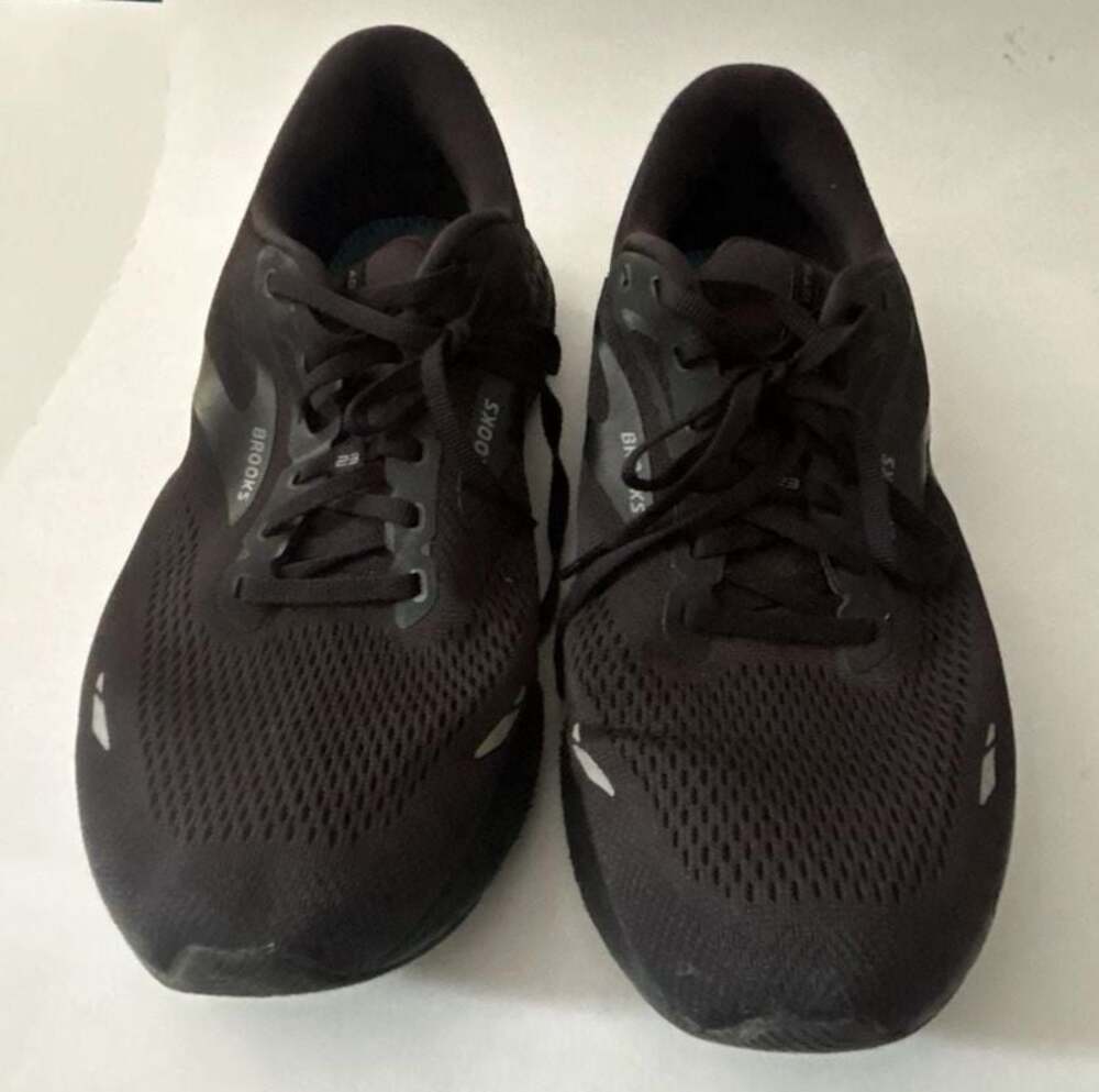 Brooks Men's Adrenaline GTS 23 Sneaker, Black Black Ebony, 45 EU : : Fashion